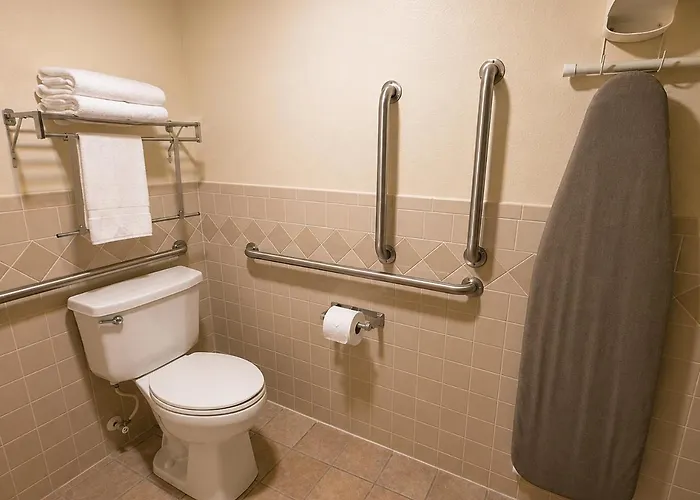 Moose Lake Lodge & Suites